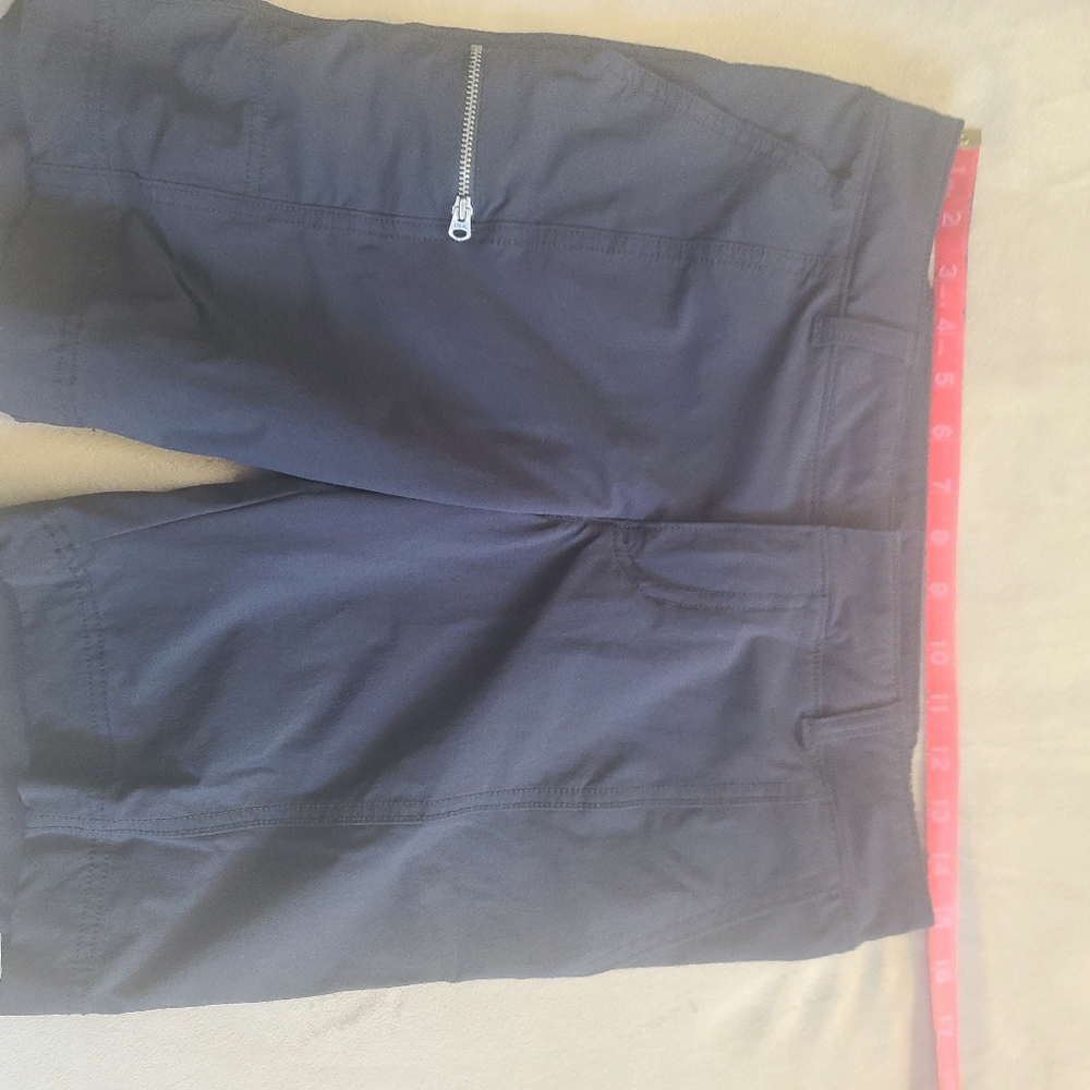Athleta Womens Shorts sz 6, Black - Picture 13 of 13